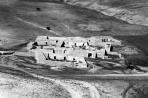 Aerial view of historic ruins on the outskirts of Marrakech, Maroc, showcasing ancient architecture.